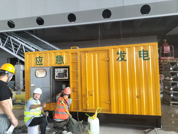 华坪怎样判断空气滤清器是否需要更换？